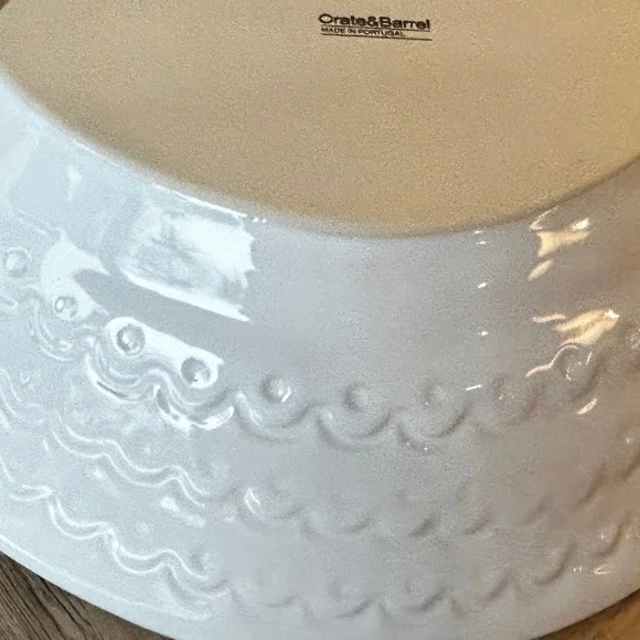 Crate & Barrel White Ceramic Fish Shaped Serving Dish BOWL 15 X 4 X 10 INCHES - Picture 4 of 8